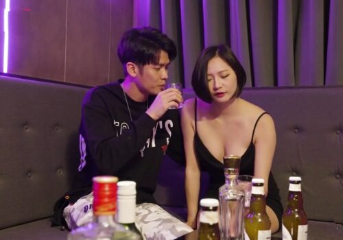 hop-lop-cuoi-nam-cau-ban-trai-hiep-dam-nguoi-yeu-cu-khi-say-sin